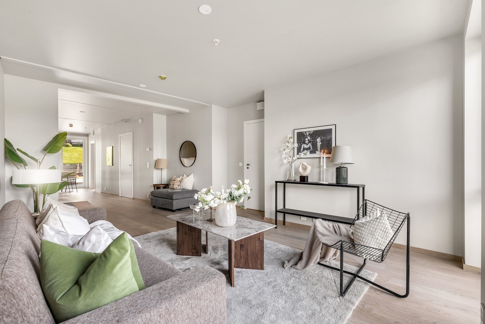 Moderne preg med tidsriktige material- og fargevalg. Bilde tatt fra en tilsvarende leilighet i 1. etasje Galleribilde