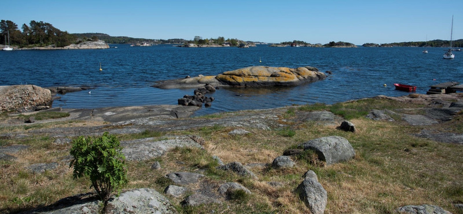 Odden har badetrapp og svaberg Galleribilde
