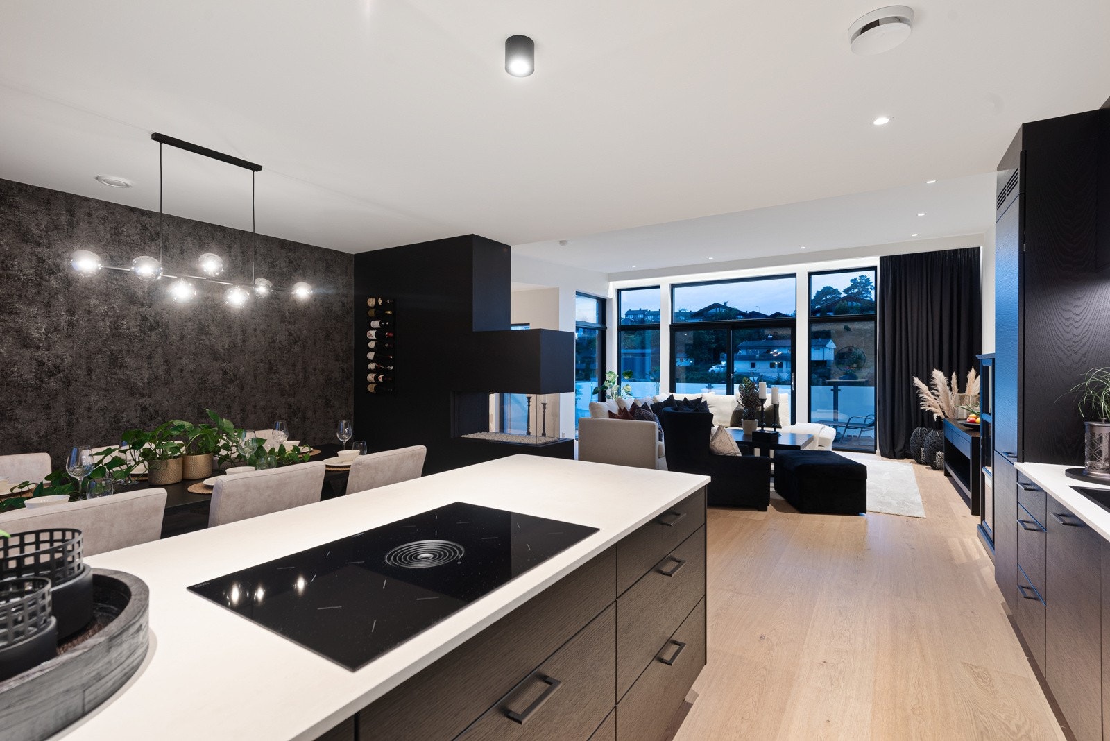 Her kan kokken lett ta del i samtalen Galleribilde