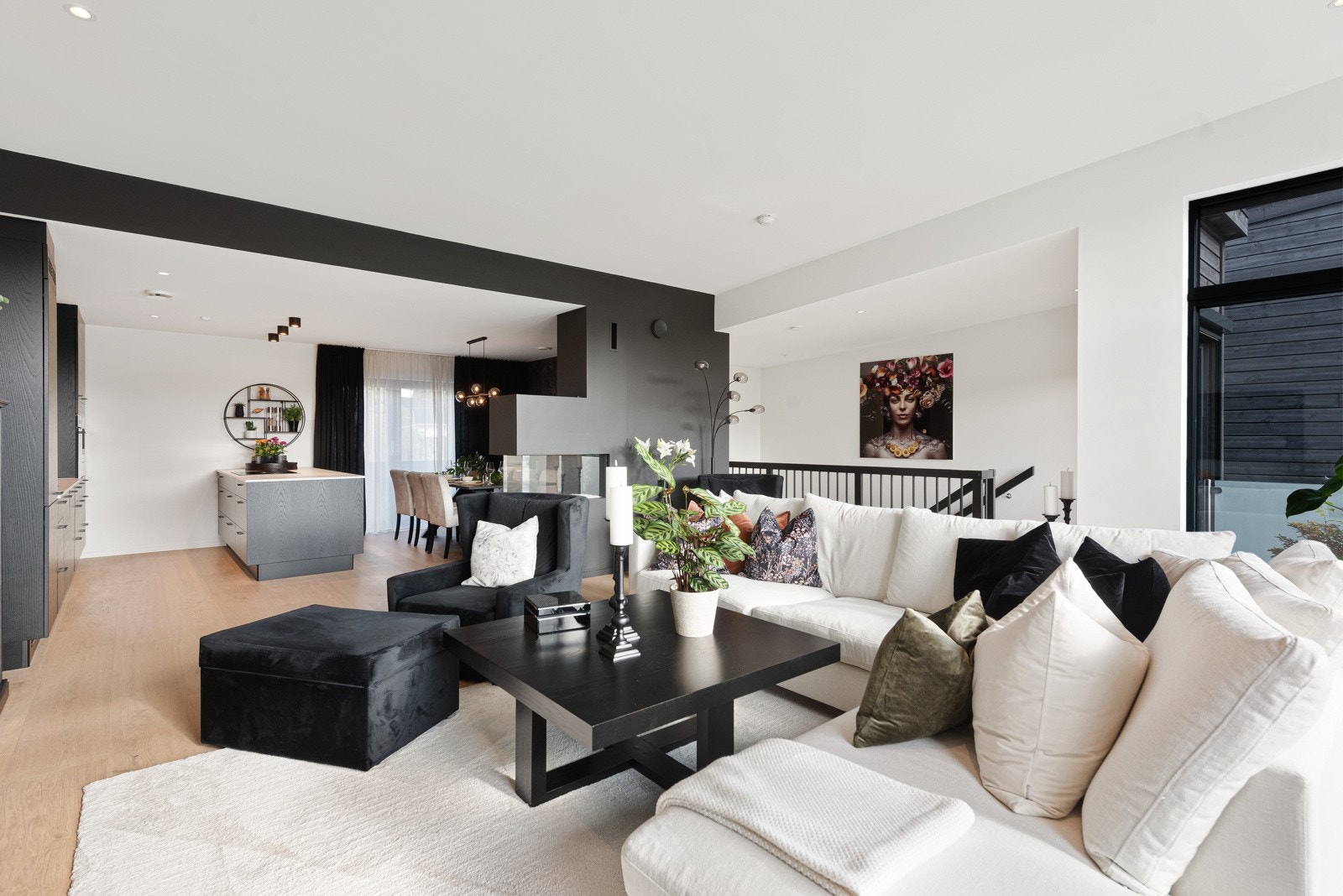 Her har du en skjermet og usjenert plass til spisebordet Galleribilde