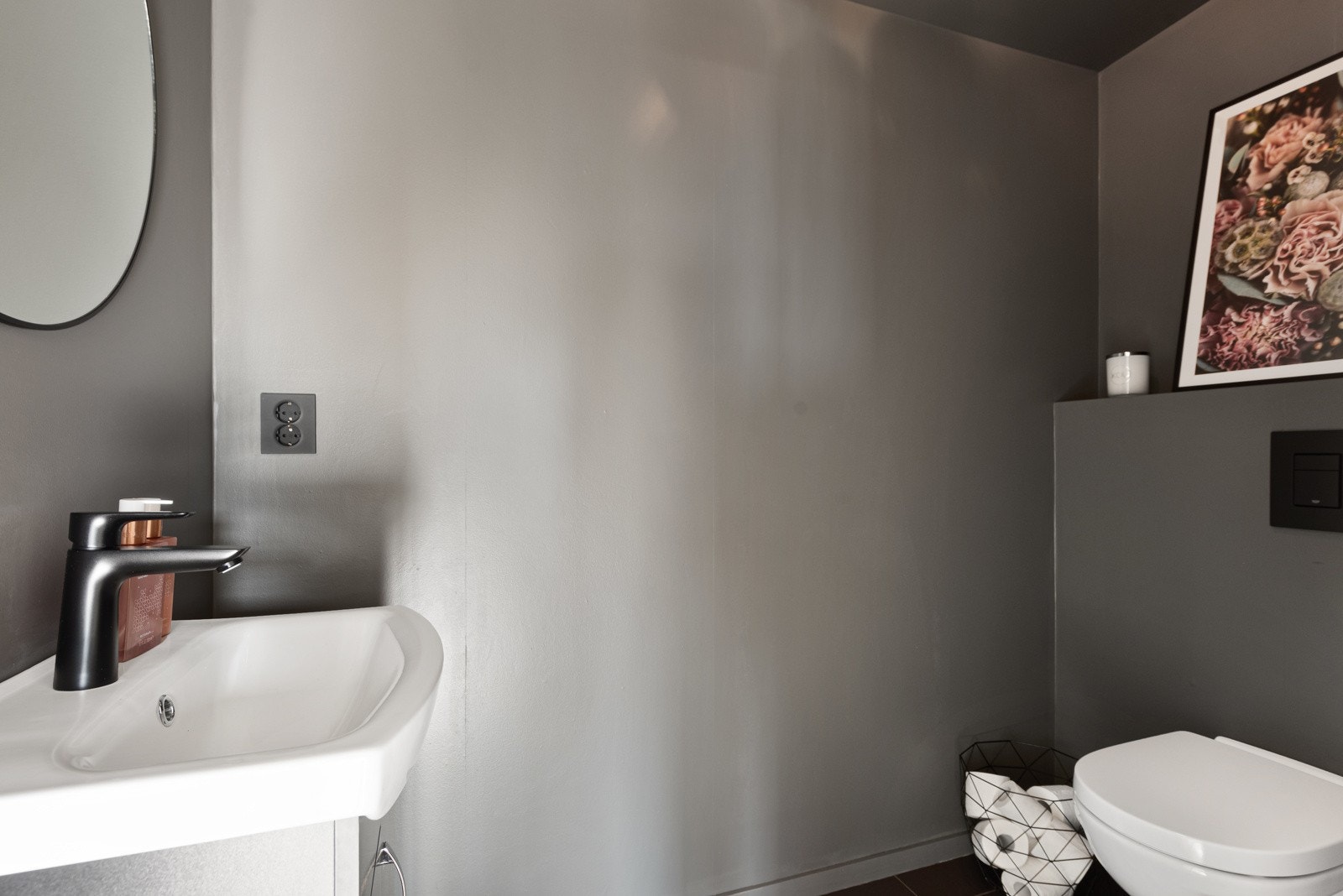 I hovedetasjen er det toalettrom i trappegangen Galleribilde