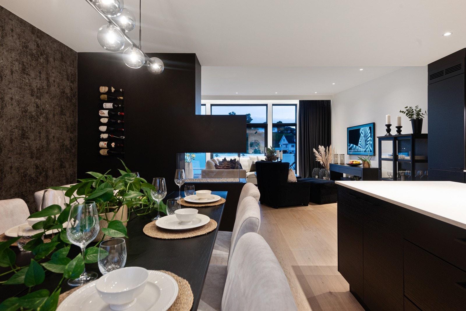 Gjennomgående lyst med store og åpne rom Galleribilde