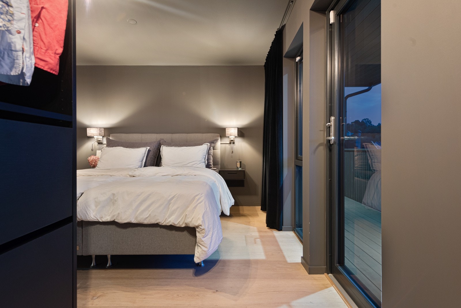 Det er et innholdsrikt hovedsoverom Galleribilde