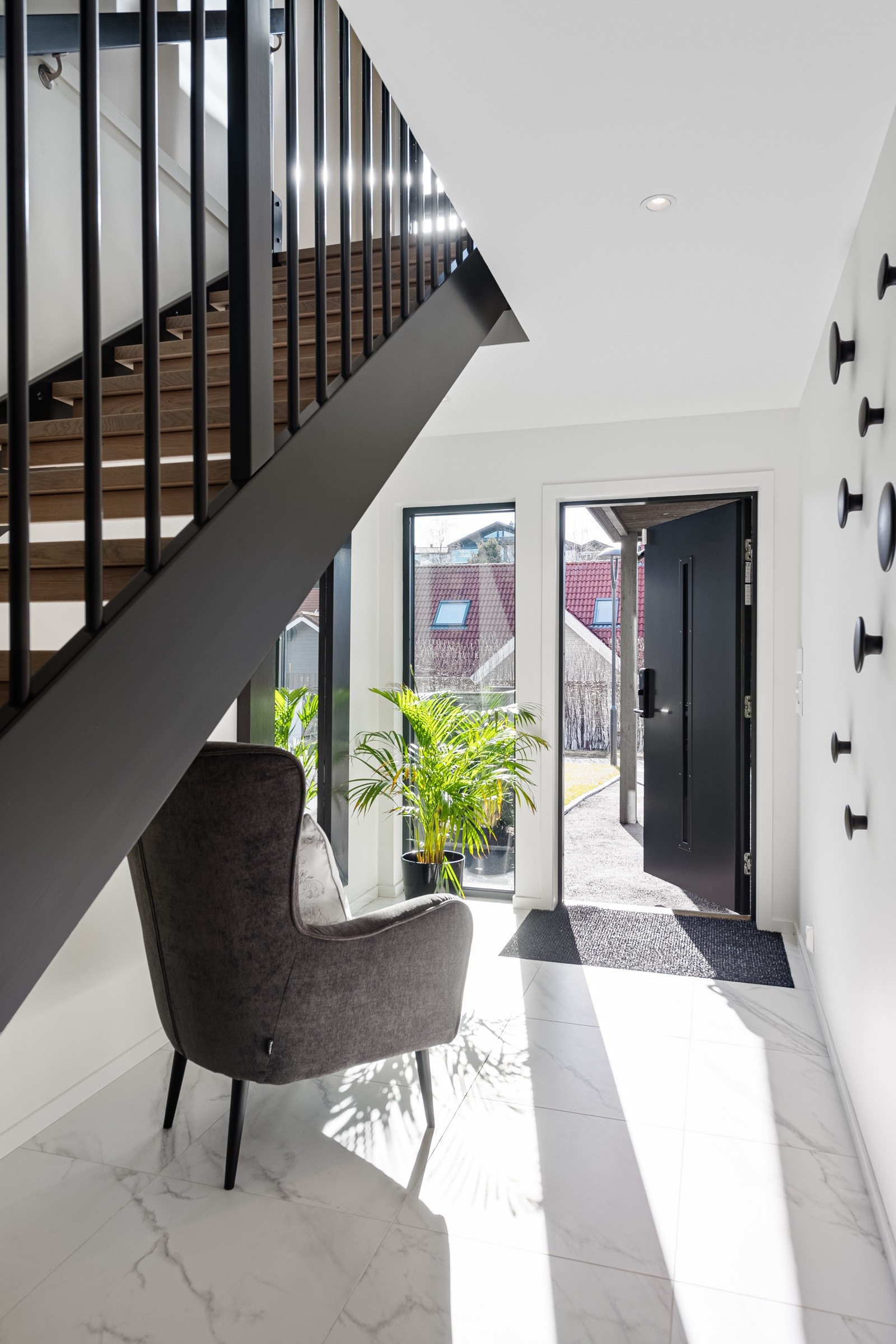 Velkommen inn! Her kommen man inn i en lys og innbydende entre Galleribilde