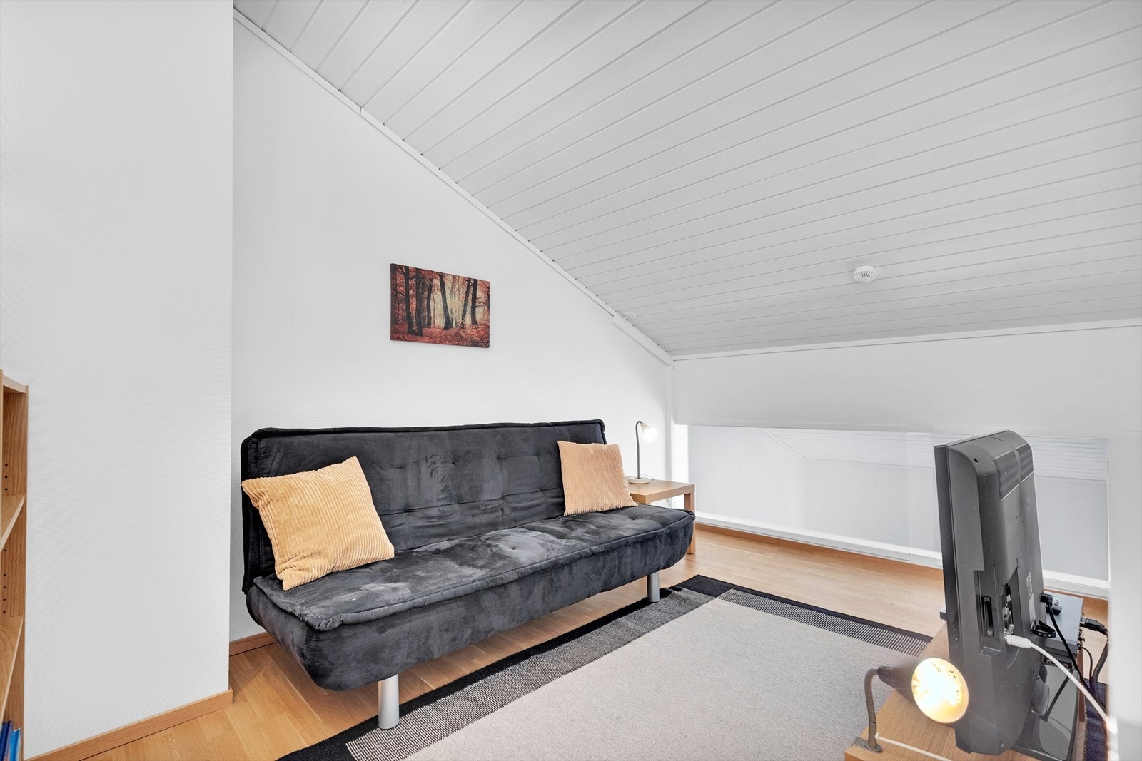 Hems: Kjekk stue som gir ekstra boltreplass for en familie. Det er glass ned mot stuen slik at man får godt med lys inn i rommet. Galleribilde