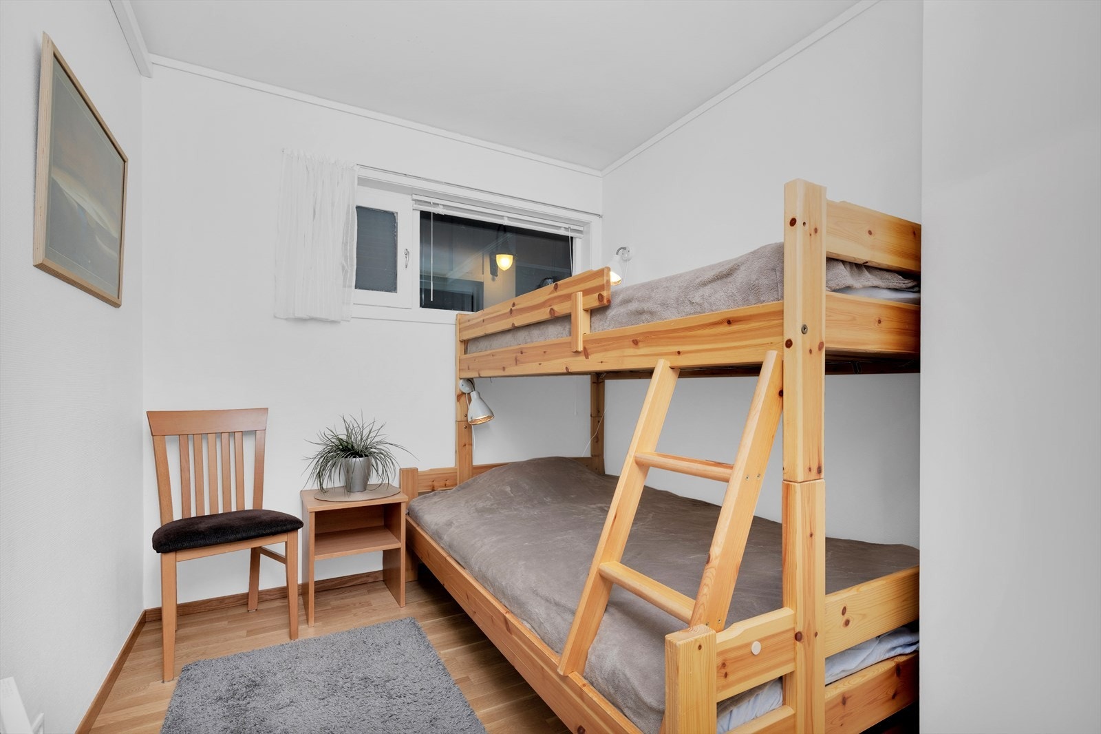 Leiligheten har 2 soverom, ett i hver etasje Galleribilde