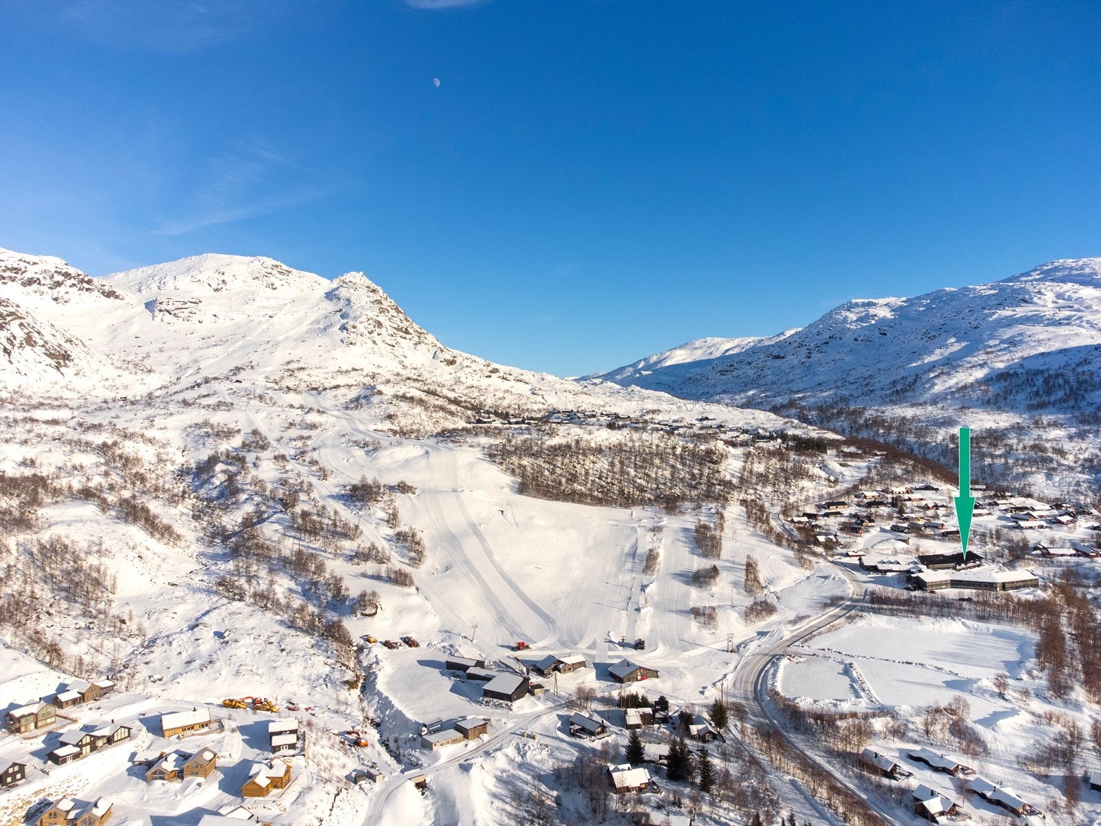 Fin beliggenhet i fantastiske omgivelser sommer og vinter. Ski-in/ski-out både på langrenn og alpint i Fidjeland skitrekk. Galleribilde
