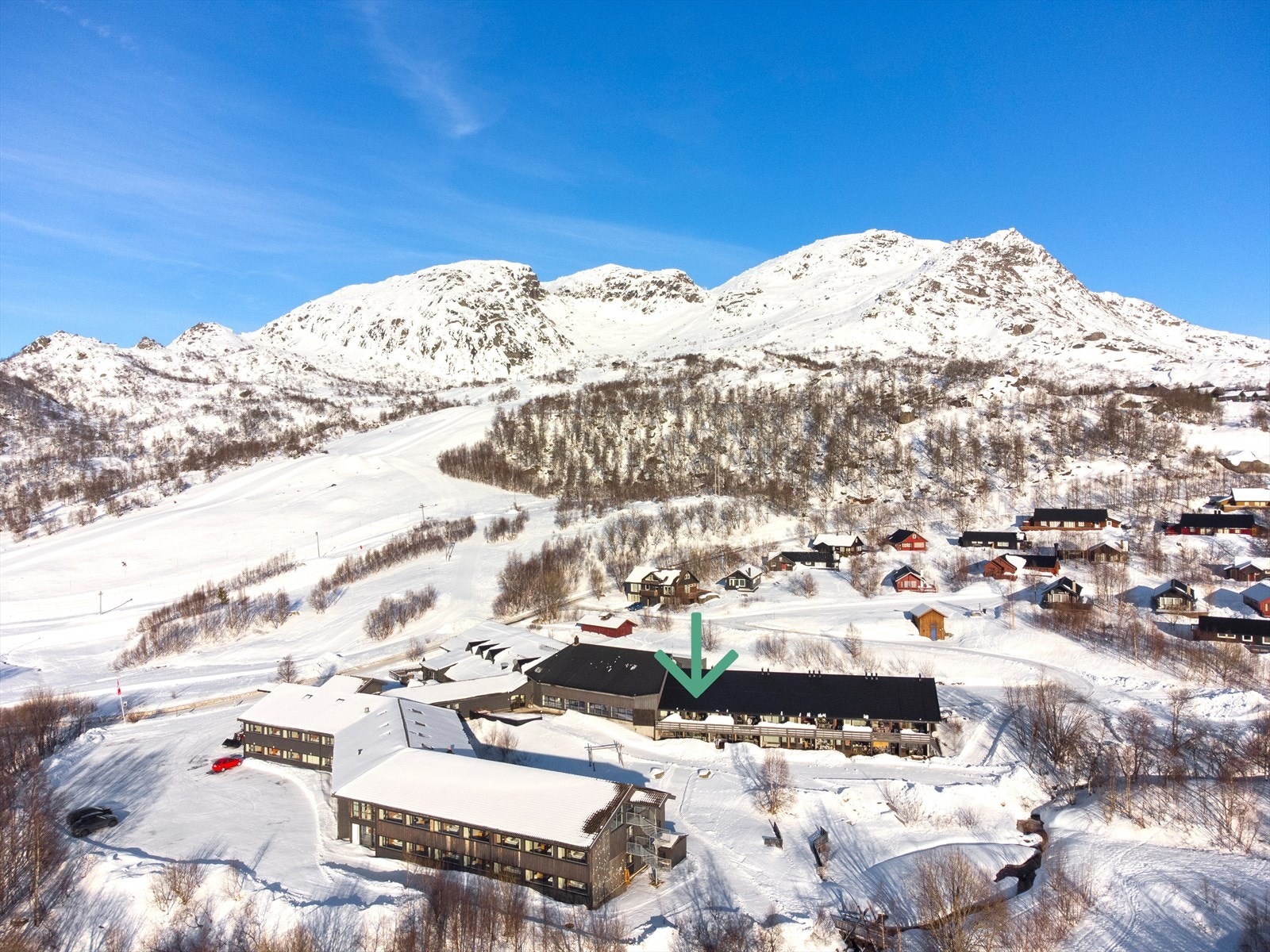 Sameiet består av 16 leiligheter som ligger i en egen fløy av Sirdal Høyfjellshotell. Pil på leilighetens beliggenhet. Galleribilde