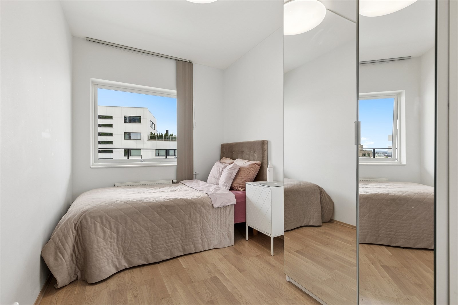 Soverom nr 2 og 3 egner seg godt som gjesterom, barnerom eller hjemmekontor. Galleribilde