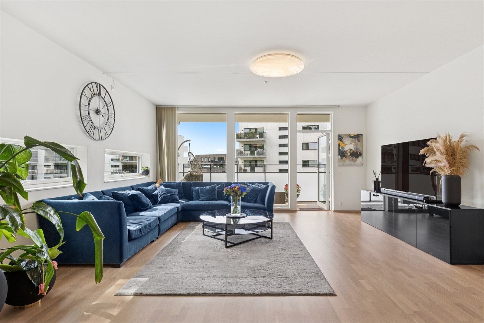 Velkommen til en flott 4-roms fordelt på 132kvm, i et bygg fra 2019. Galleribilde