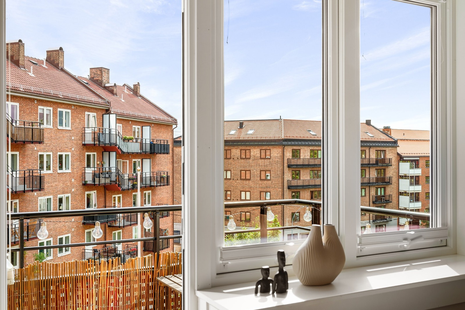 Samtidig som balkongrenoveringen, ble stuevinduet og balkongdøren byttet. Galleribilde