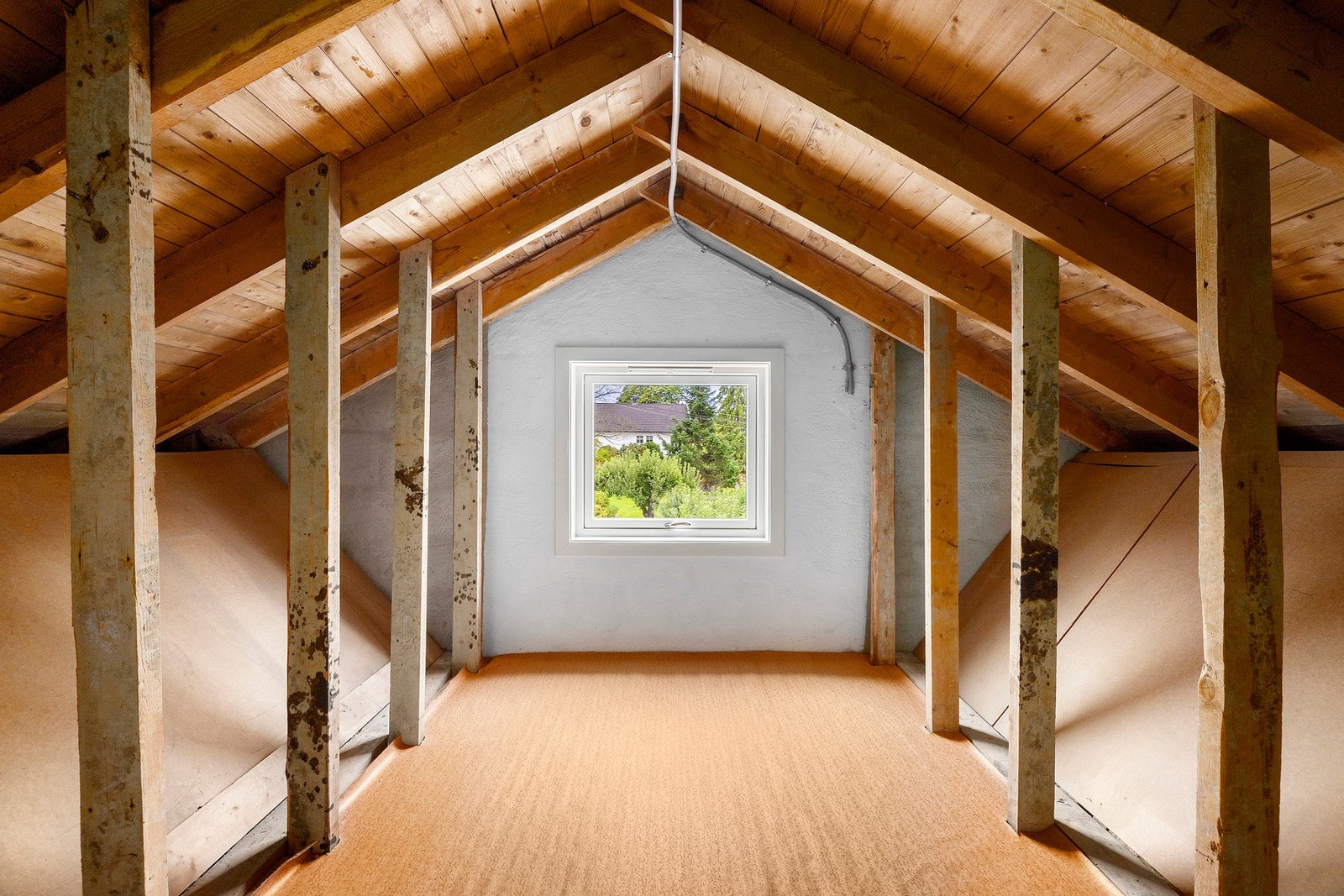 Råloft. Tidligere var hele loftetasjen slik. Galleribilde