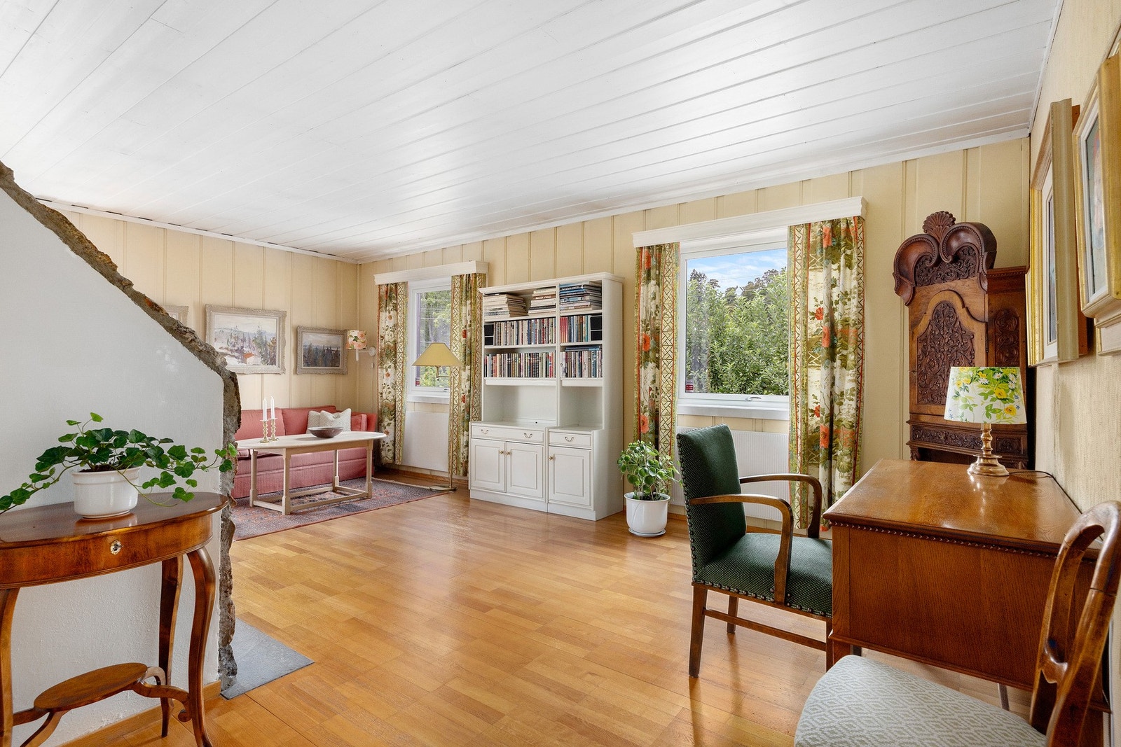 Stuen er av god størrelse med god soneinndeling. Galleribilde