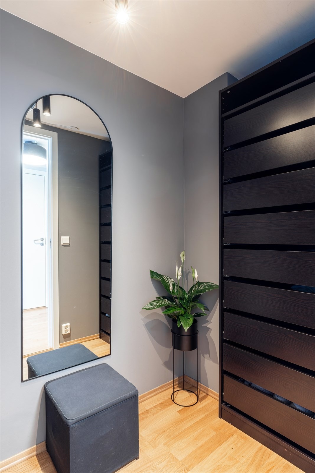 I tillegg disponerer leiligheten en kjellerbod på ca. 5 m² Galleribilde