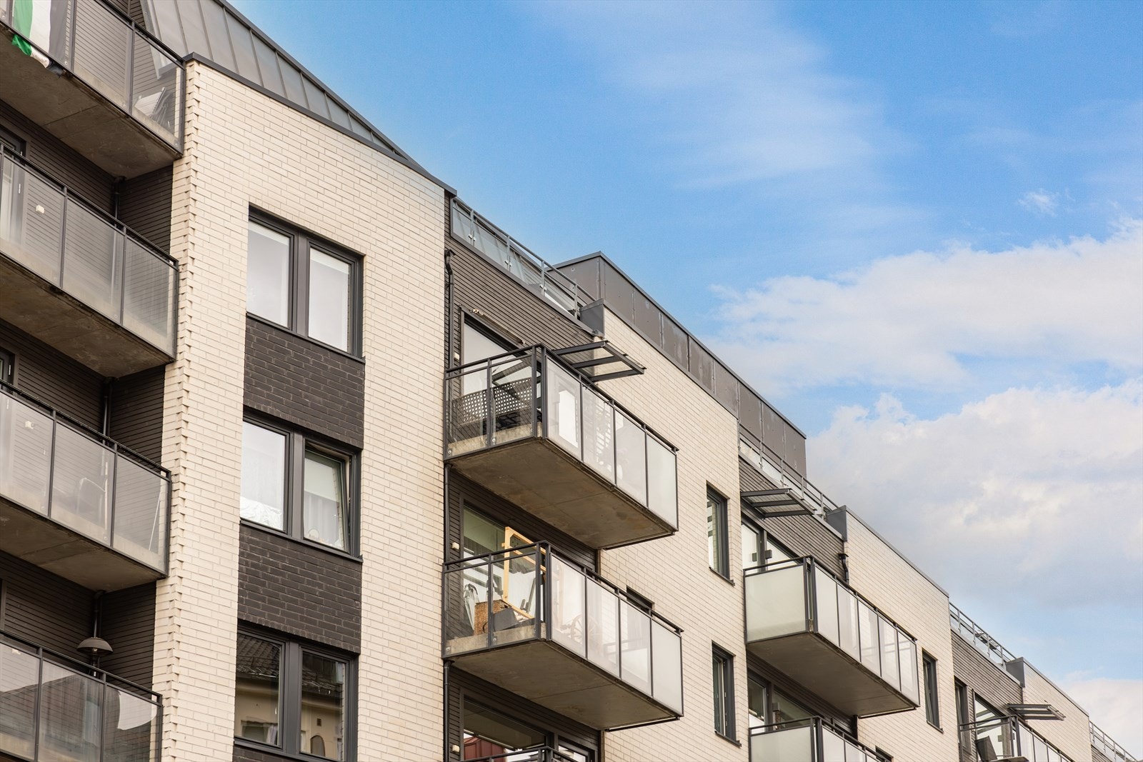 Her bor du sentralt, men likevel tilbaketrukket, med umiddelbar nærhet til Rema 1000, kaféer, turstier langs Akerselva og flotte parker Galleribilde