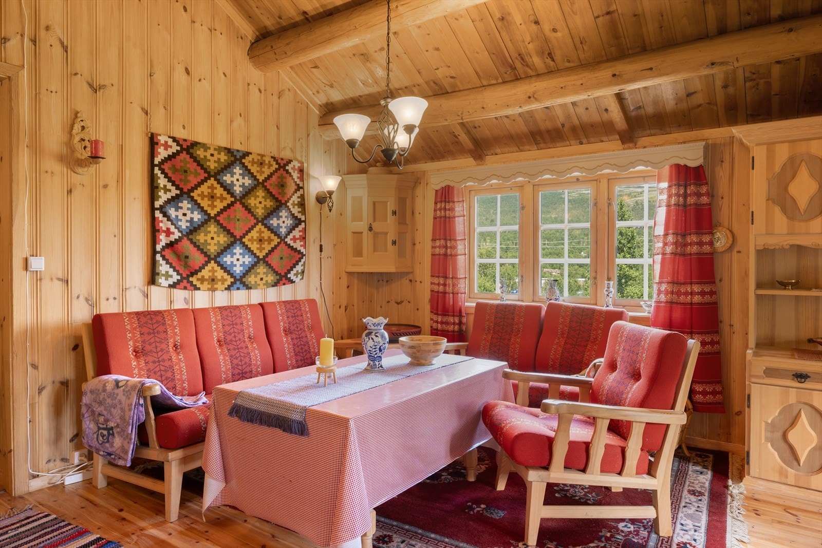 Det er gode møbleringsmuligheter i stua. Galleribilde