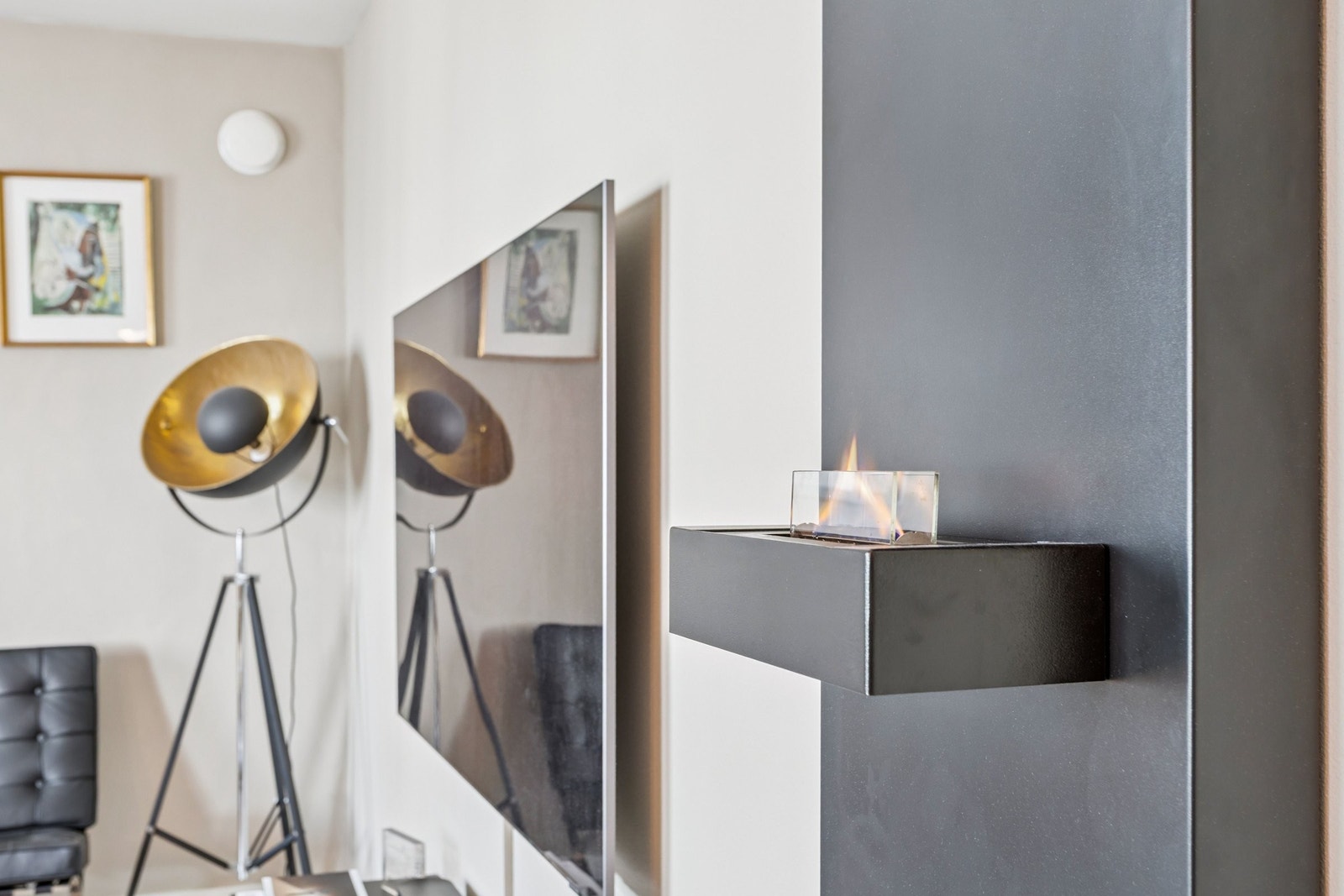 Vegghengt Tenderflame - perfekt for en koselig kveld eller en sammenkomst. (Tenderflame kan kjøpes i tillegg) Galleribilde