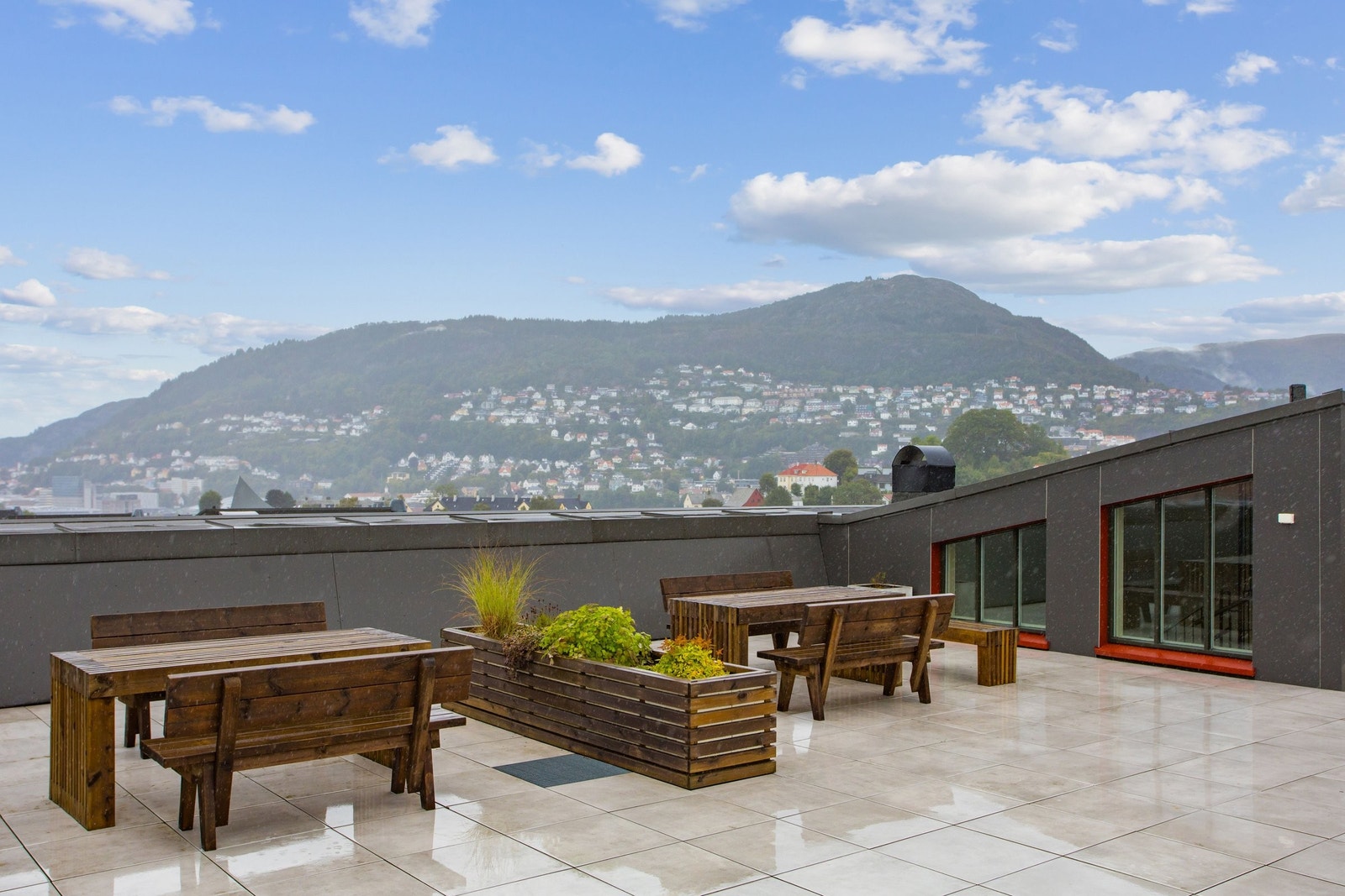 Stor felles takterrasse med god utsikt Galleribilde