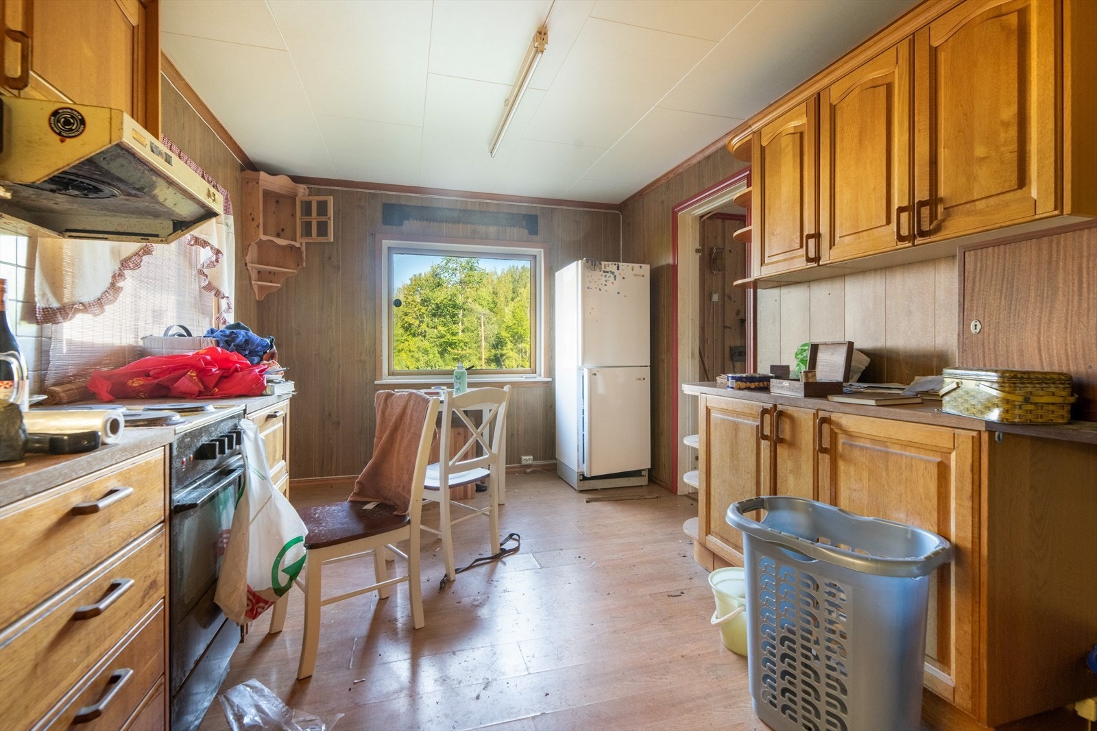 Boligen har også et romslig kjøkken, med god plass til innredning og mulighet for spiseplass ved vinduet. Galleribilde