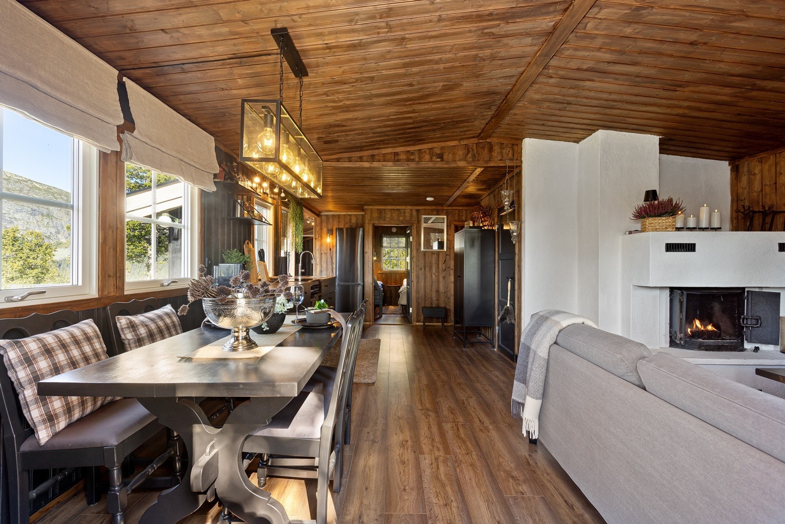 Den åpne løsningen skaper et sosialt allrom, og er et sted hele familien vil trives. Galleribilde