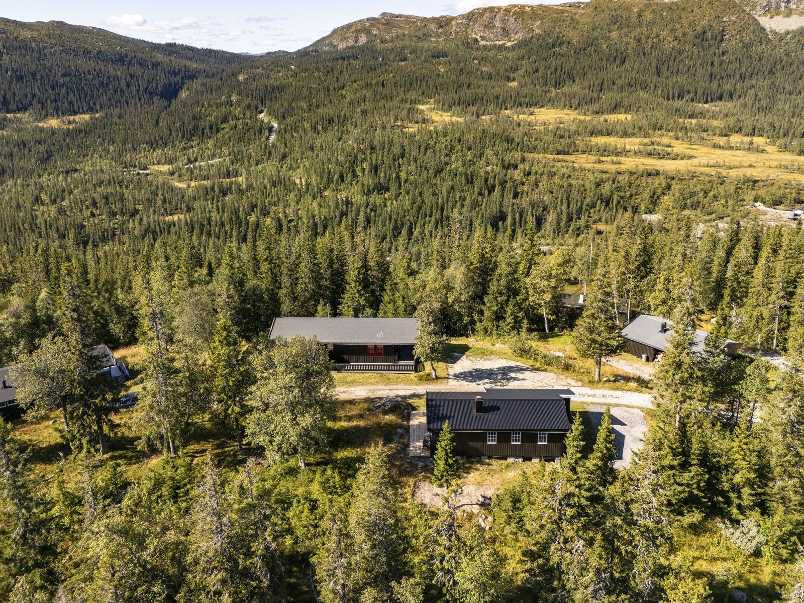 Her har man et perfekt utgangspunkt for turer året rundt - med merkede stier, fiskevann og langrennsløyper som knytter deg til Haglebu, Tempelseter og Norefjell. Galleribilde