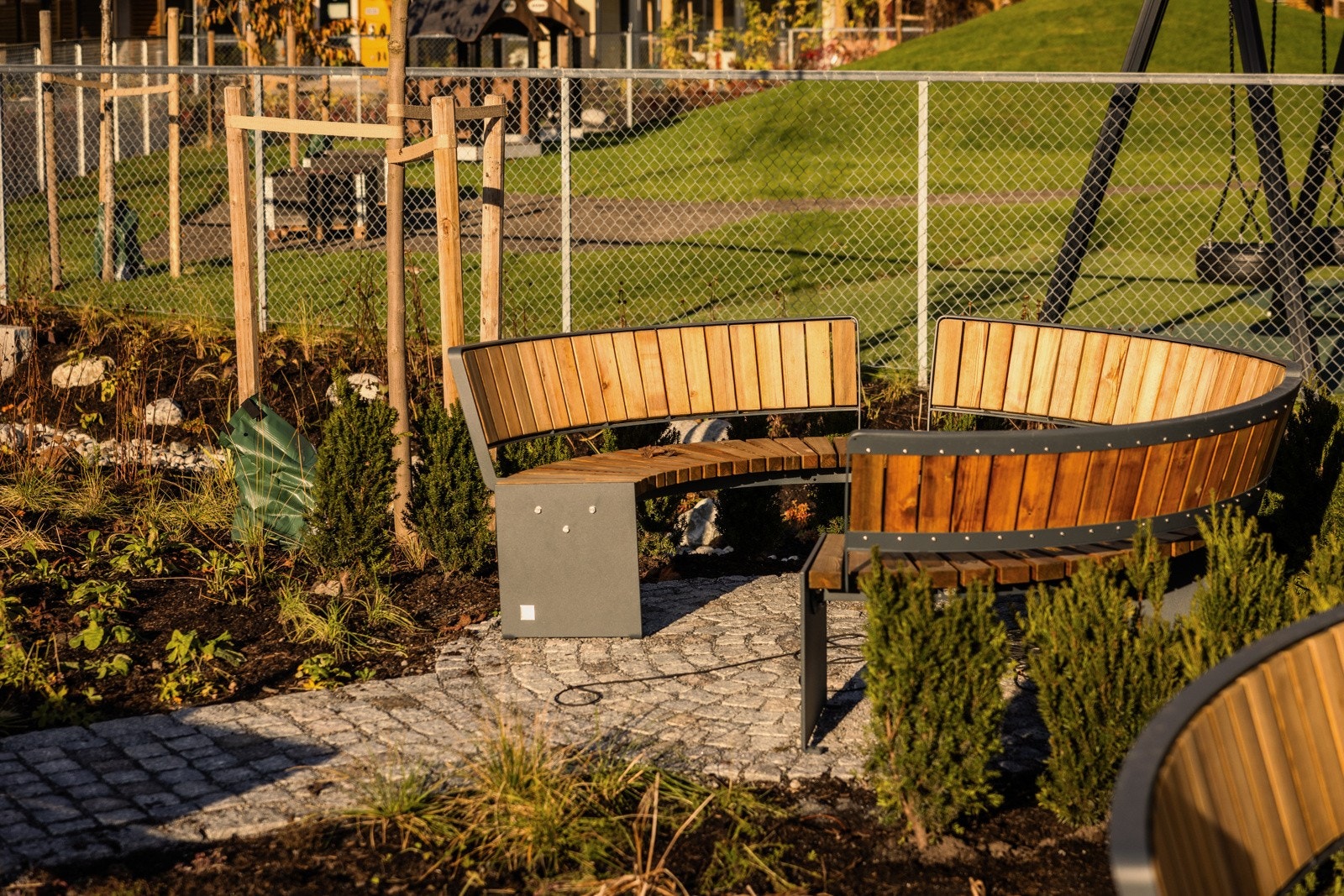 Borettslaget har store fellesareler som er hyggelig beplantet. Galleribilde