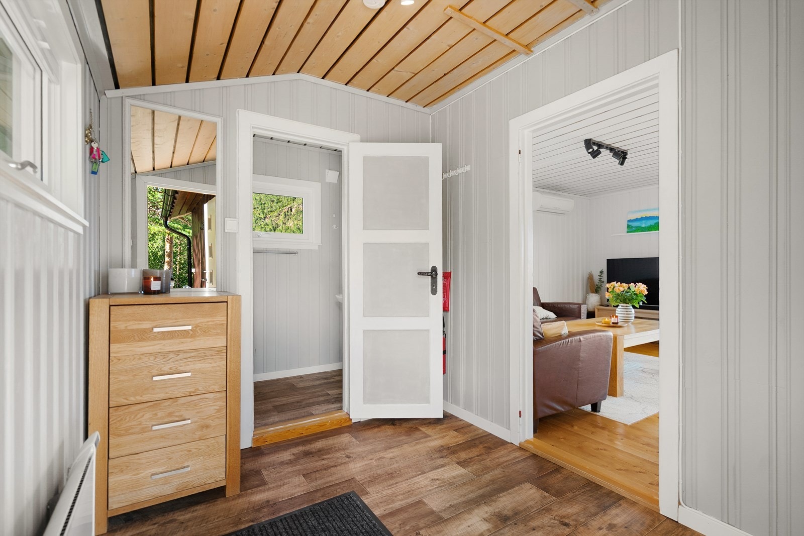 Fra gang har du adkomst til toalettrom og stue Galleribilde