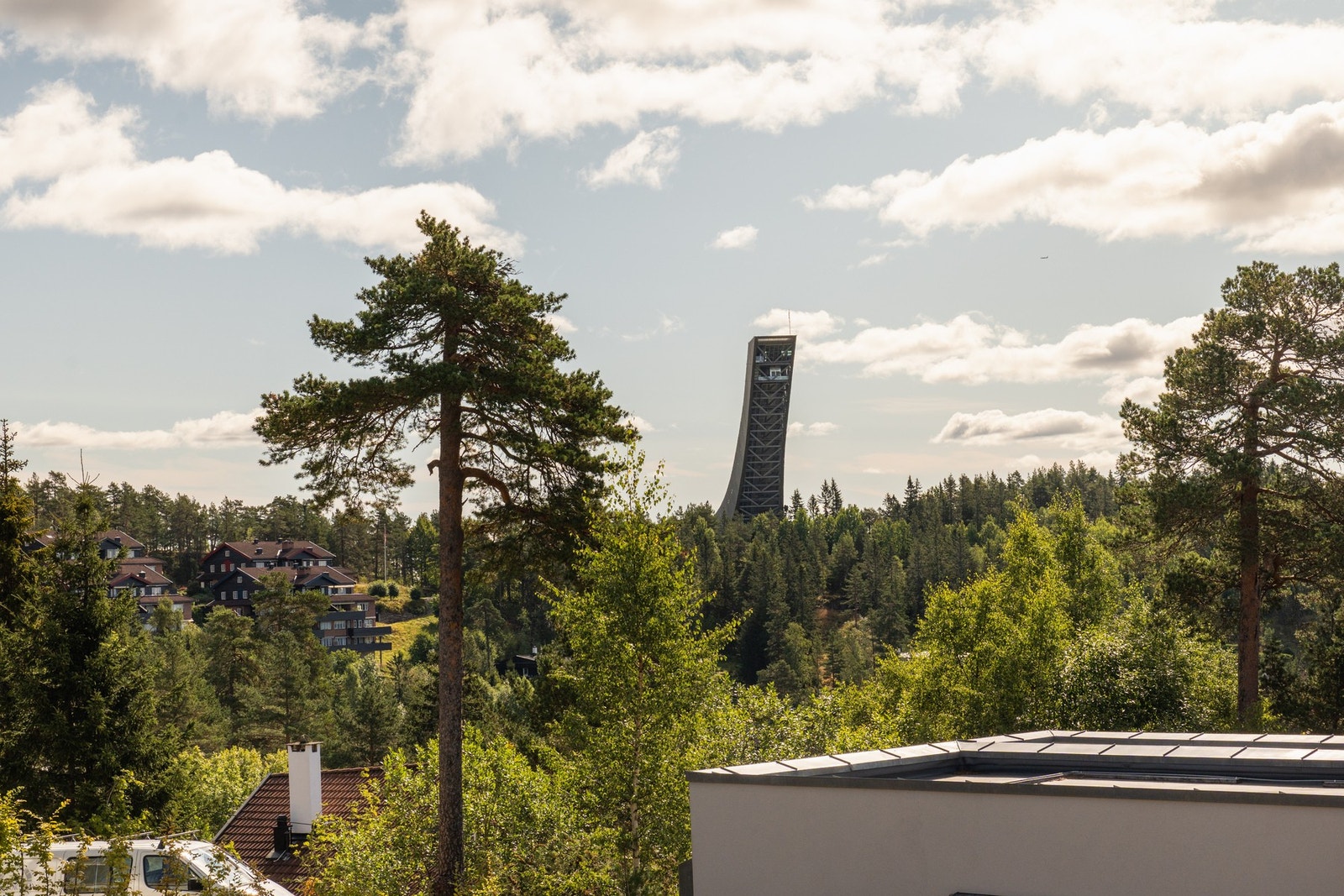 Utsikt til Holmenkollbakken. Galleribilde