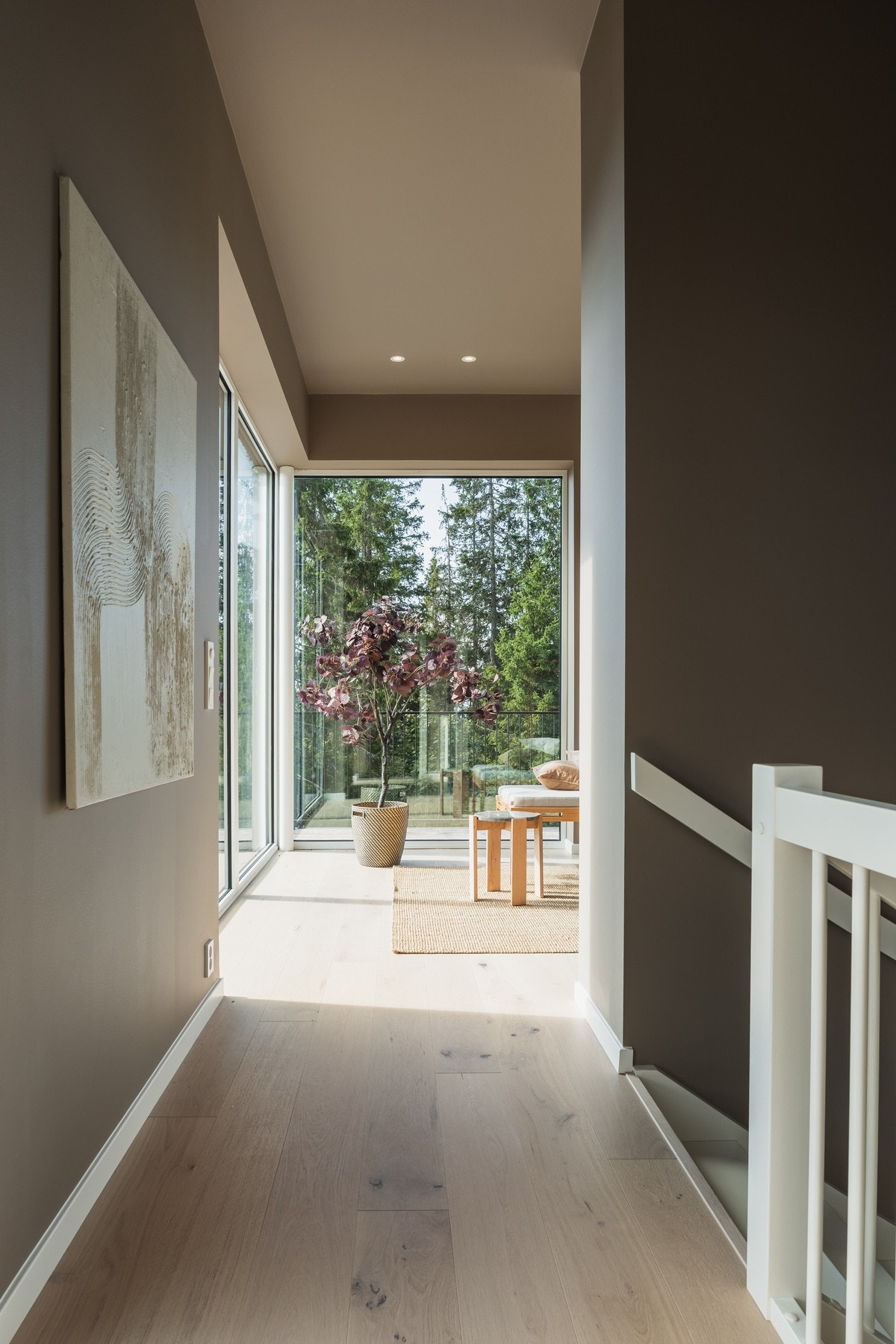 Innholdsrik 2.etasje med stor stue, Galleribilde