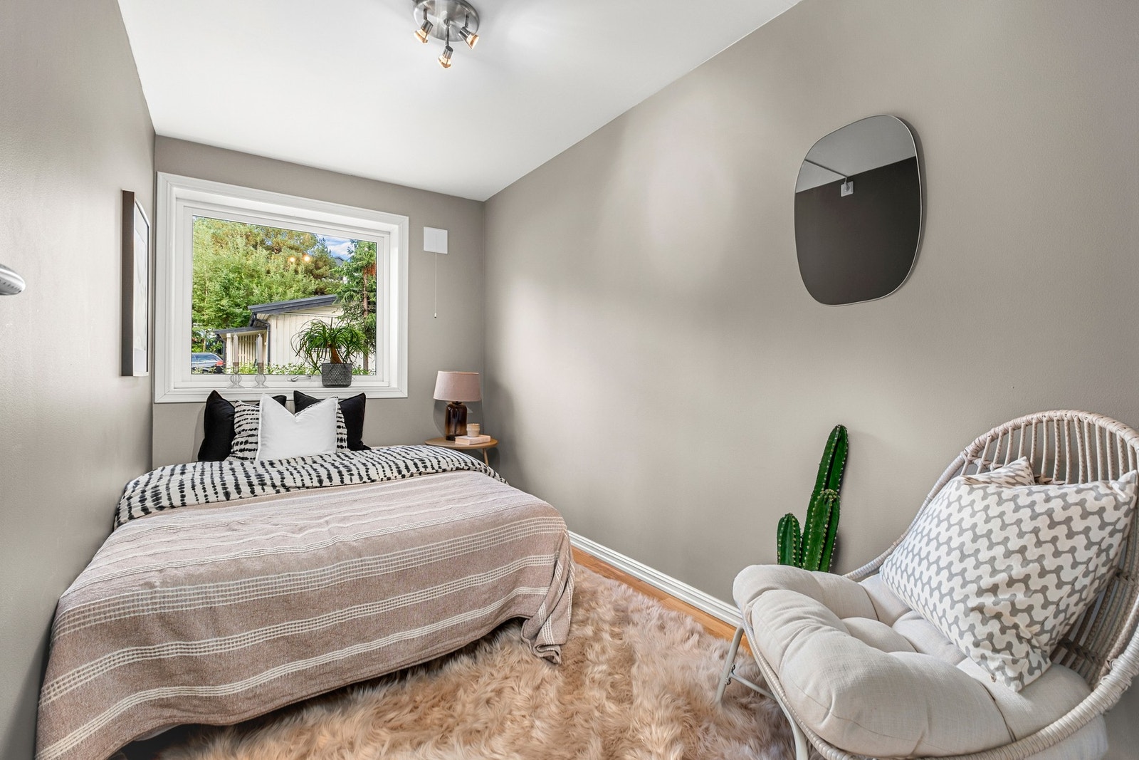 Soverom 2 i hovedetasje måler 7,3 kvm Galleribilde