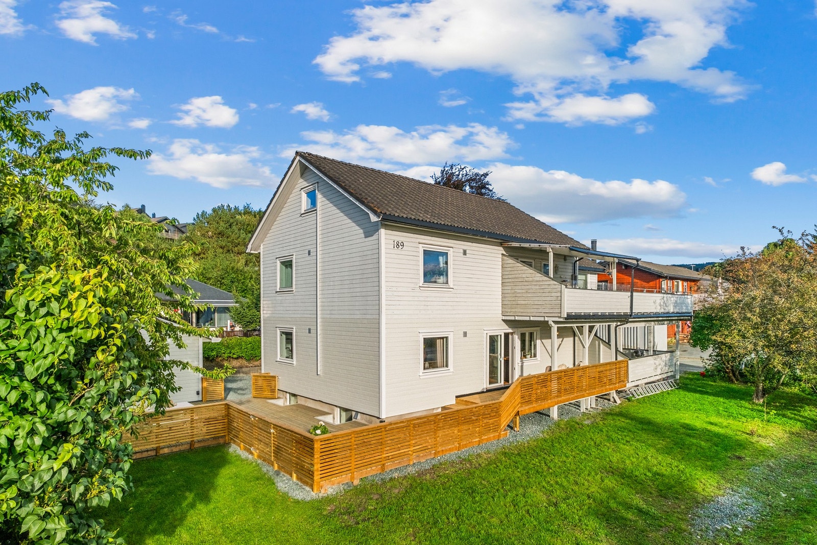 Velkommen til Klæbuveien 189, presentert av Johannes Tømmerås! Galleribilde