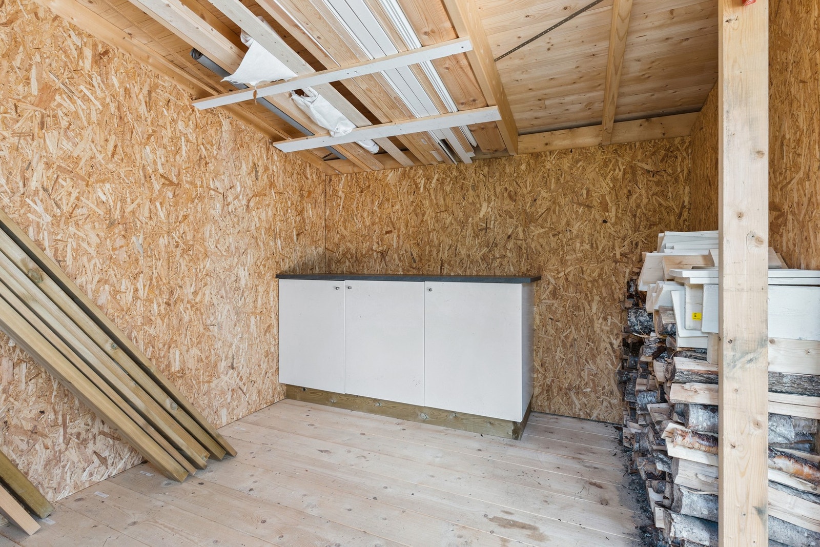 Utvendig bod. 10 kvm med lagringsplass. Galleribilde