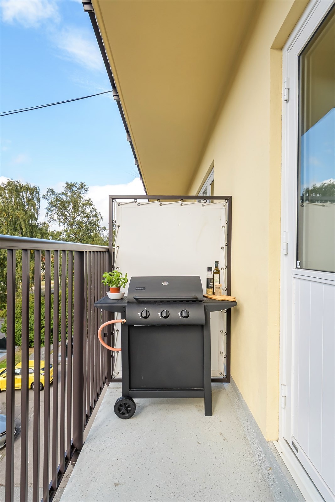 Det er tillatt med elektrisk- eller gassgrill på balkongen. Galleribilde