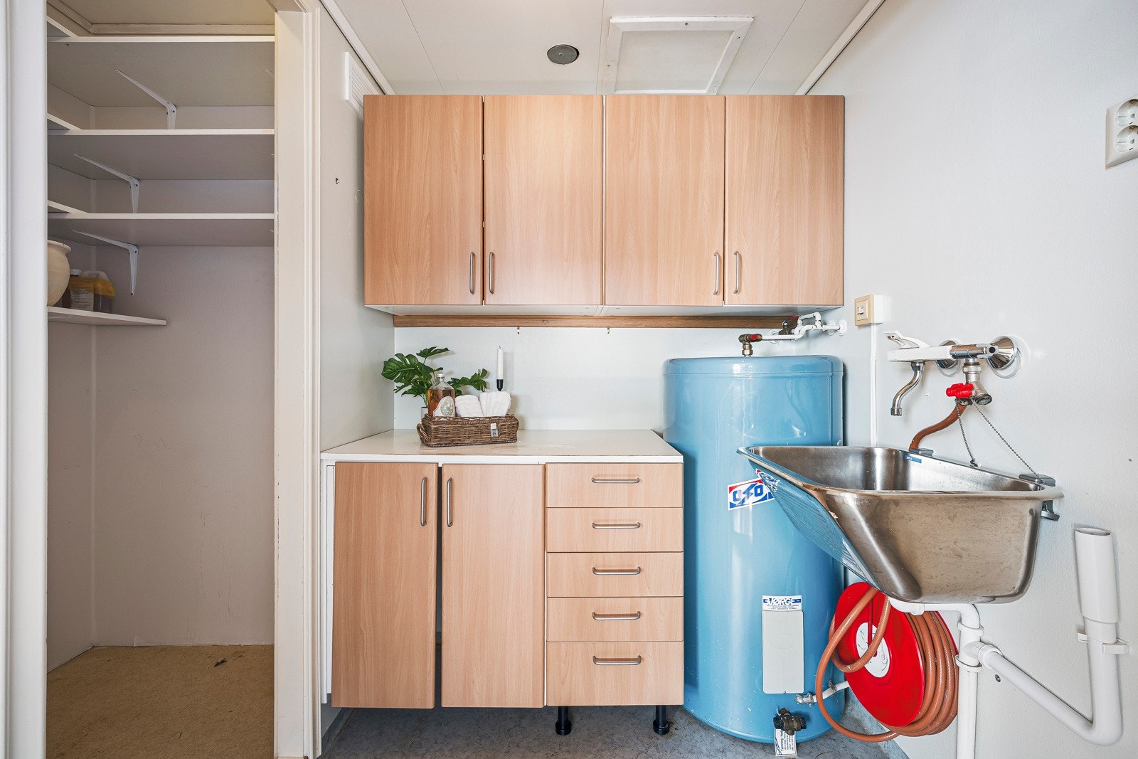 - Praktisk tilknytning til både vaskerom og matbod - Galleribilde