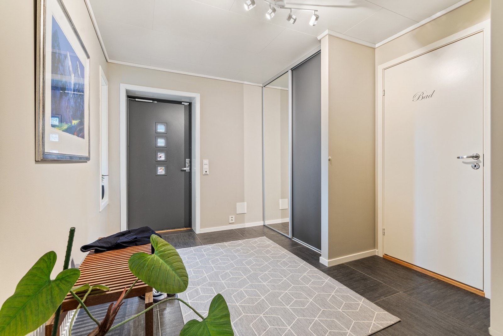 Inngangspartiet i sokkeletasjen. Galleribilde