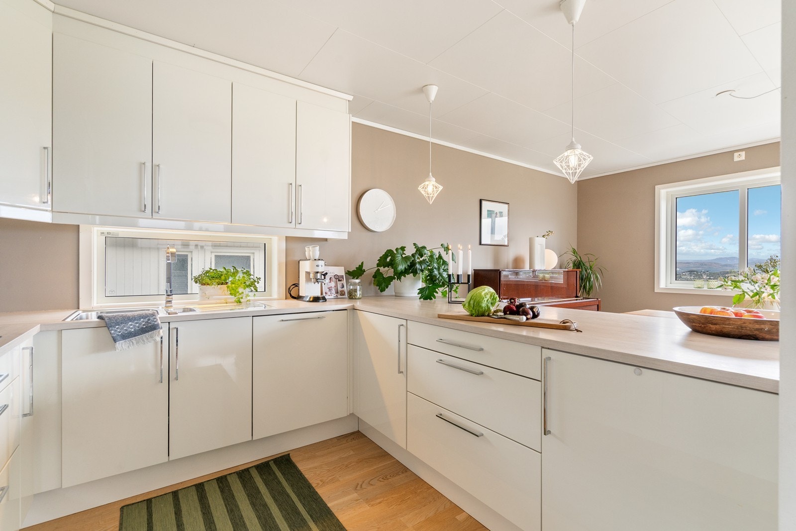 Godt med skap- og benkeplass Galleribilde