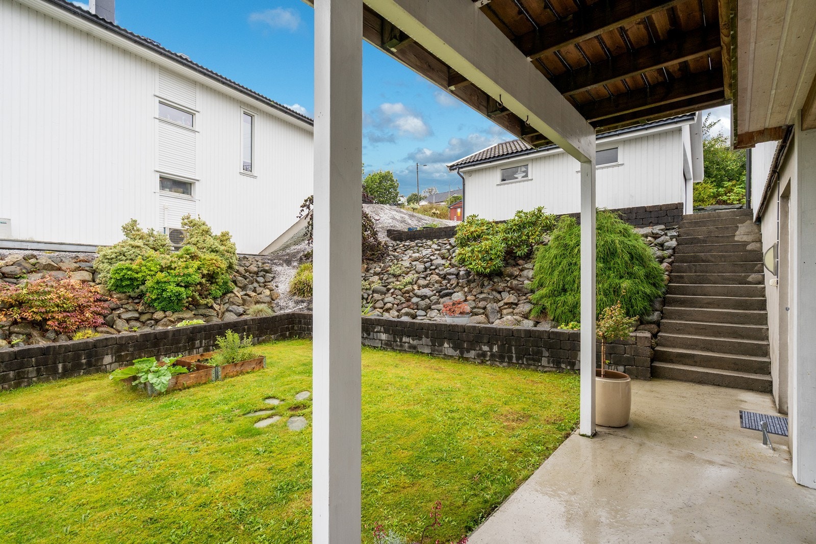 Flott uteområde som ligge usjenert og lunt. Galleribilde