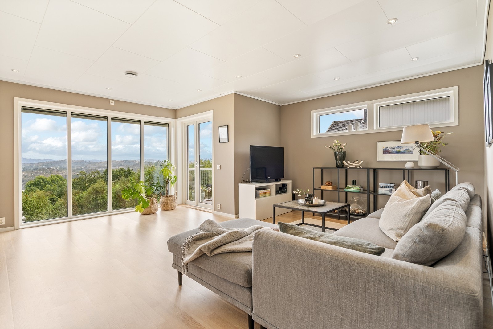 Lys og rommelig stue Galleribilde