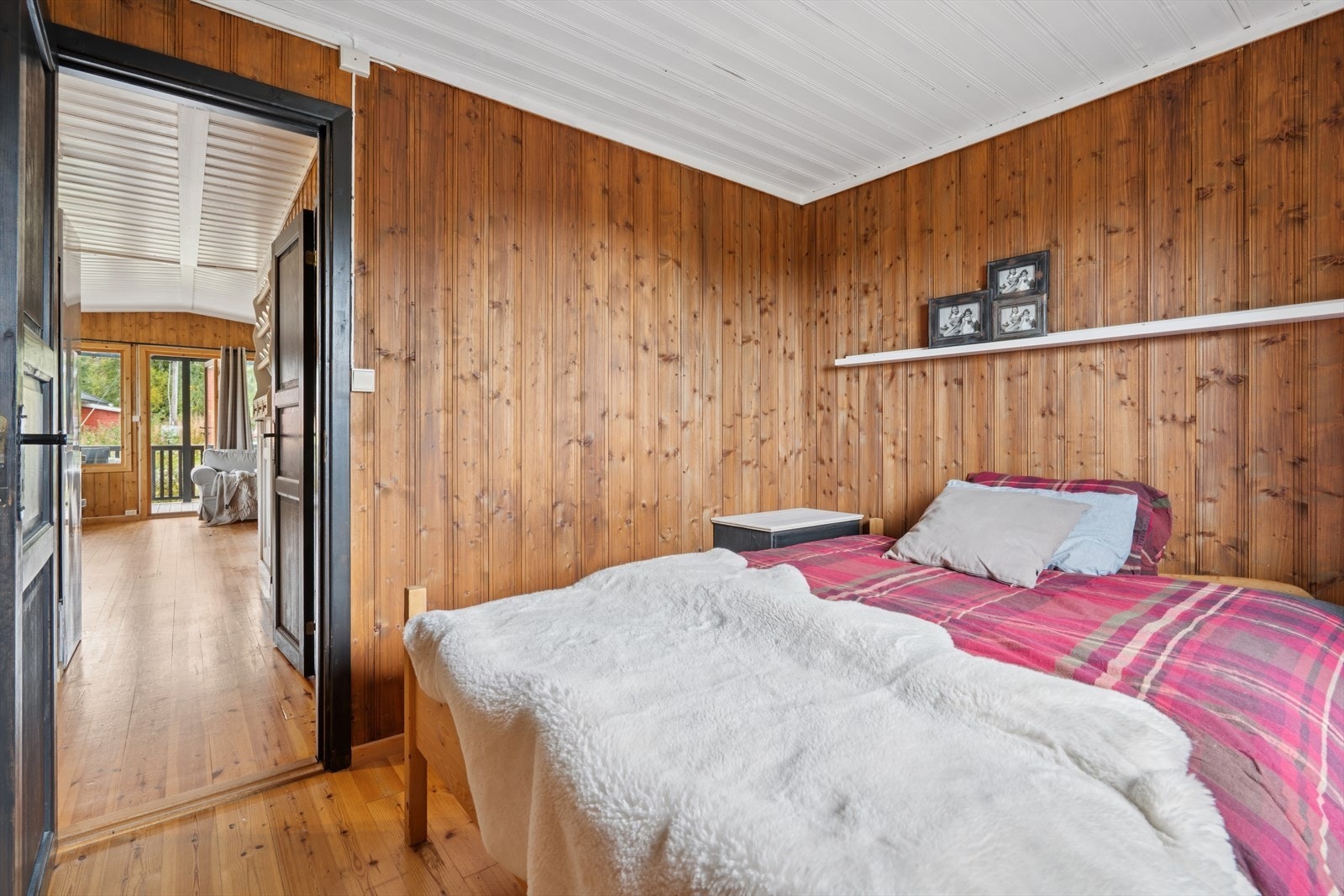 Romslig hovedsoverom i hytta Galleribilde