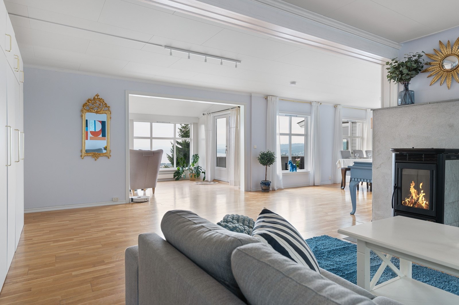 Peis i stuen gir en lun og god atmosfære Galleribilde