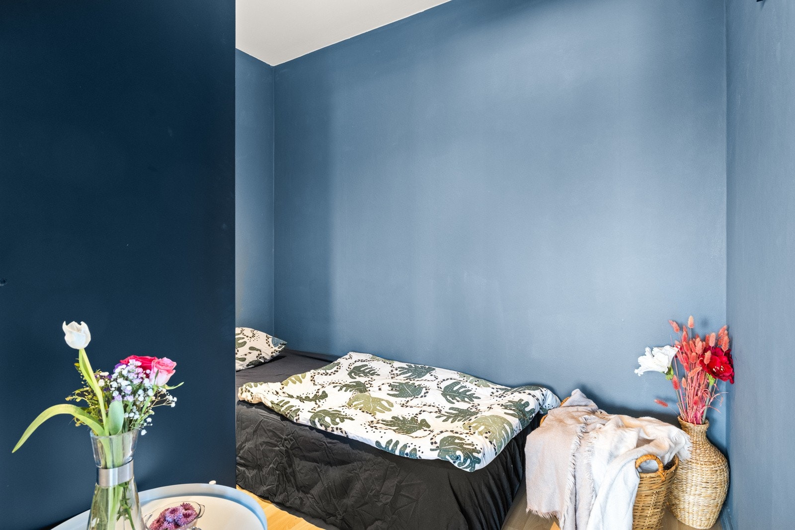 Svært praktisk sovealkove med plass til seng og garderobeskap. Galleribilde