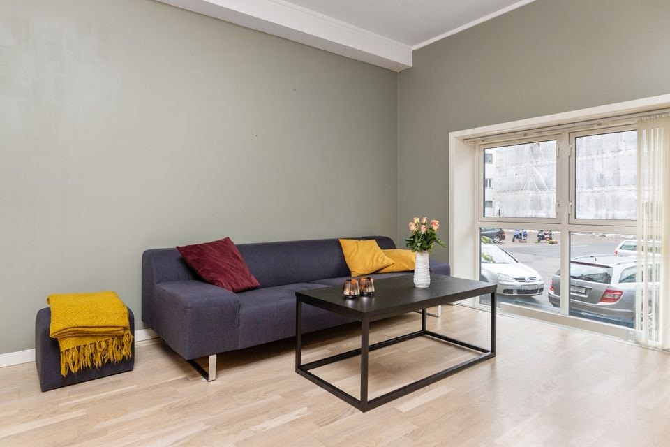 Innbydende stue med gode møbleringsmuligheter Galleribilde