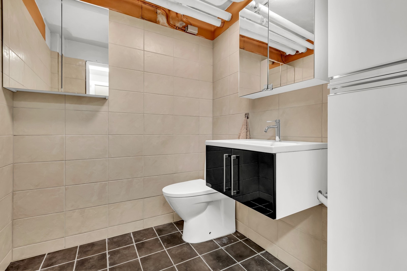 Toalettrom i kjeller Galleribilde