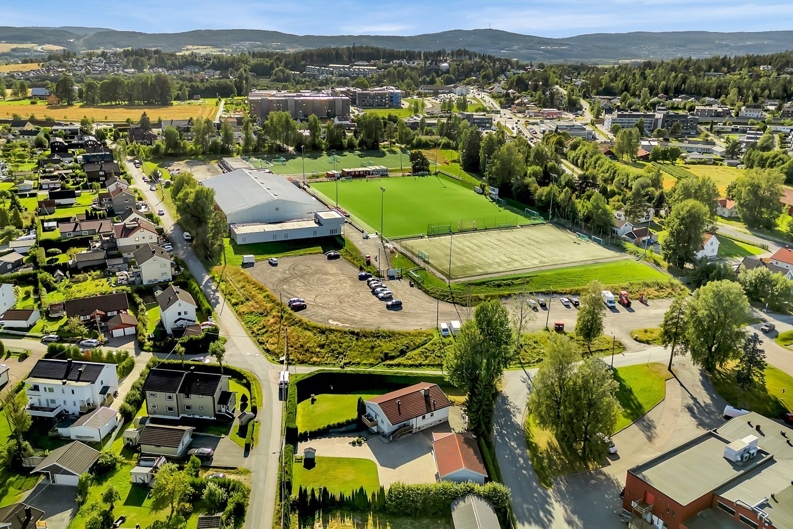 Steinbråteveien ligger sentralt plassert på Skedsmokorset med kort vei til kjøpesenter, skoler og buss Galleribilde