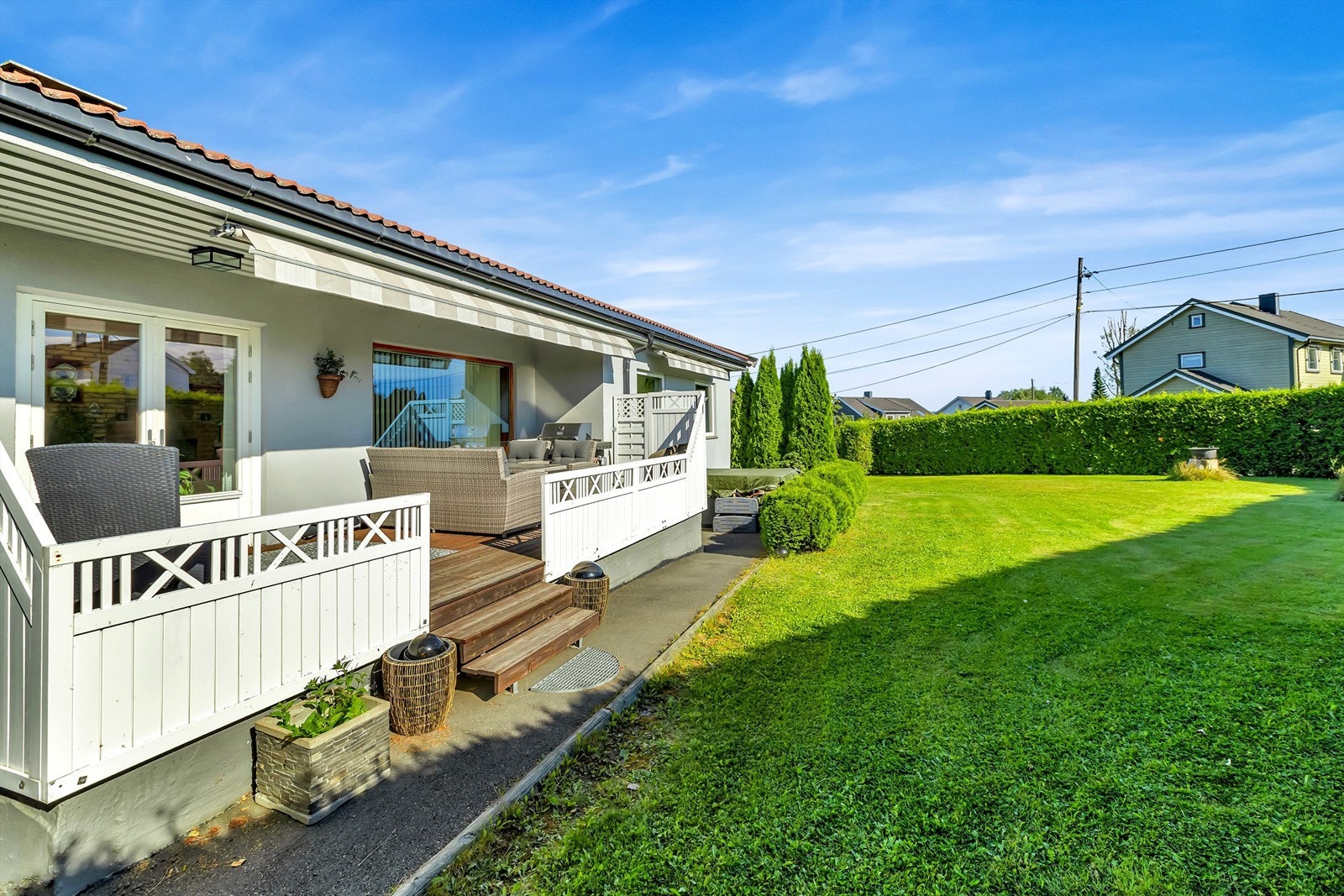 Hyggelige uteområder med stort plenareal Galleribilde