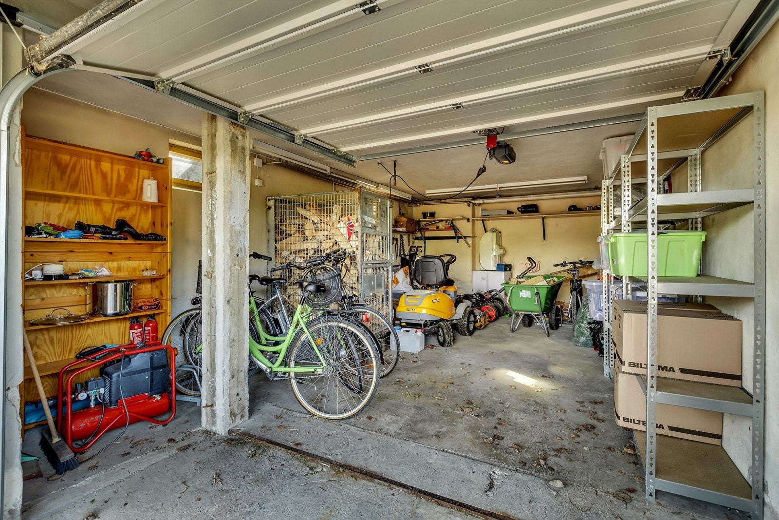 Integrert garasje i boligens underetasje Galleribilde