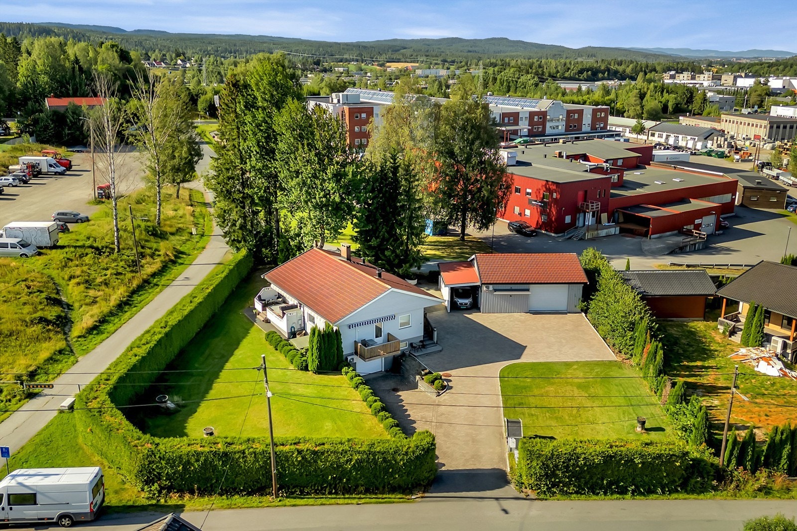 Steinbråteveien 25 - En flott eiendom med sentral beliggenhet på Skedsmokorset Galleribilde