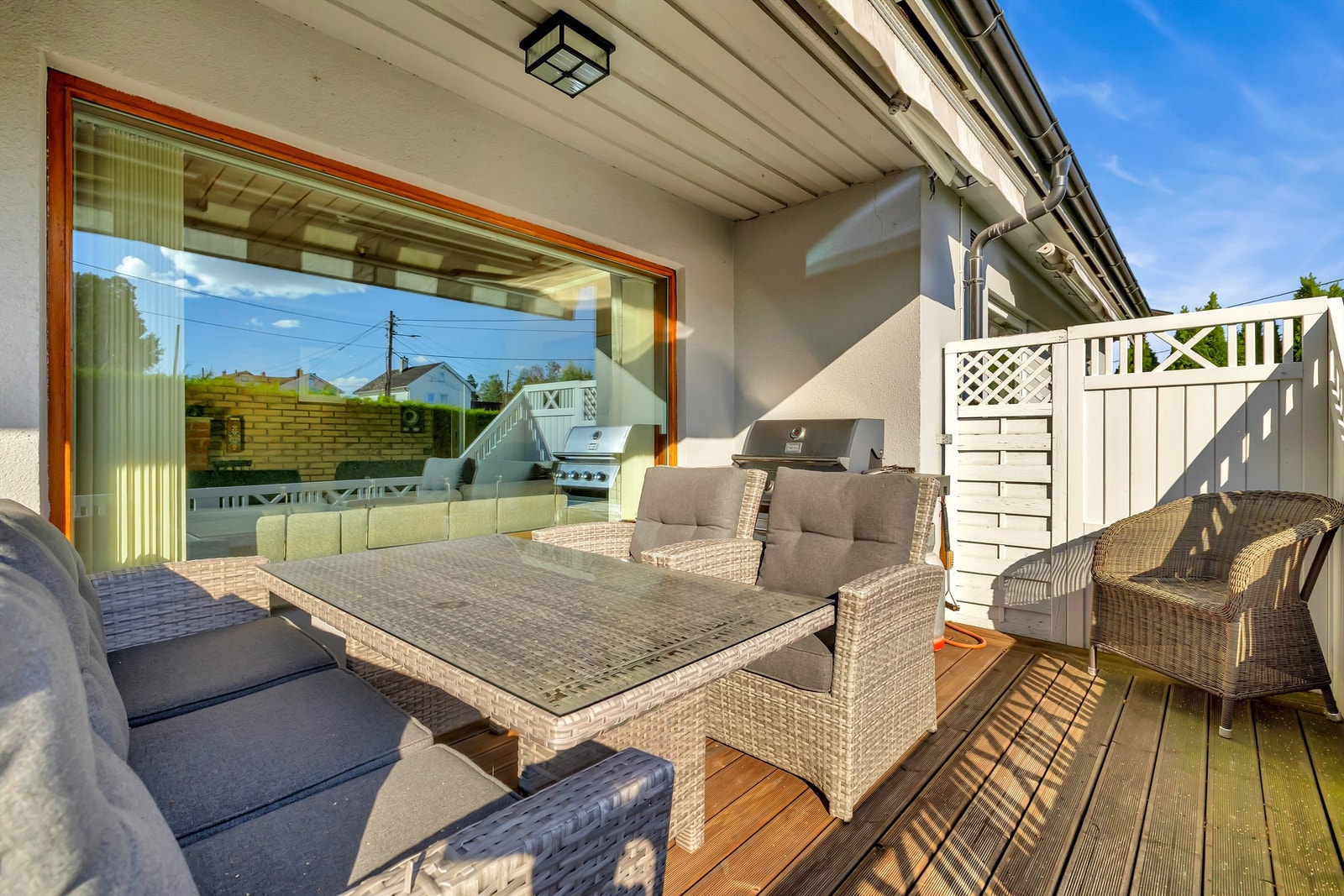 Terrasse med markise Galleribilde