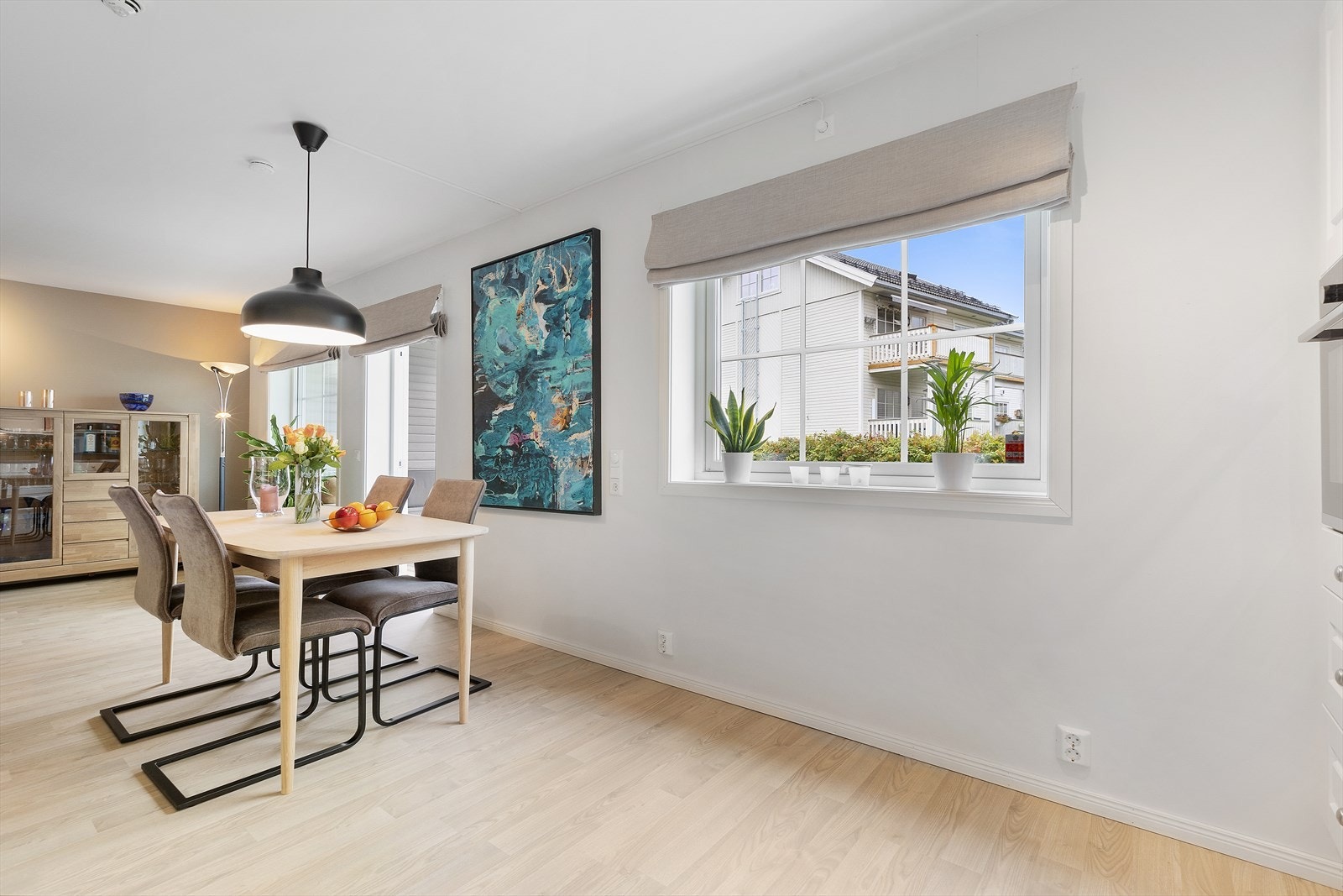 Alt innvendig er moderne, med lekre material- og fargevalg. Galleribilde