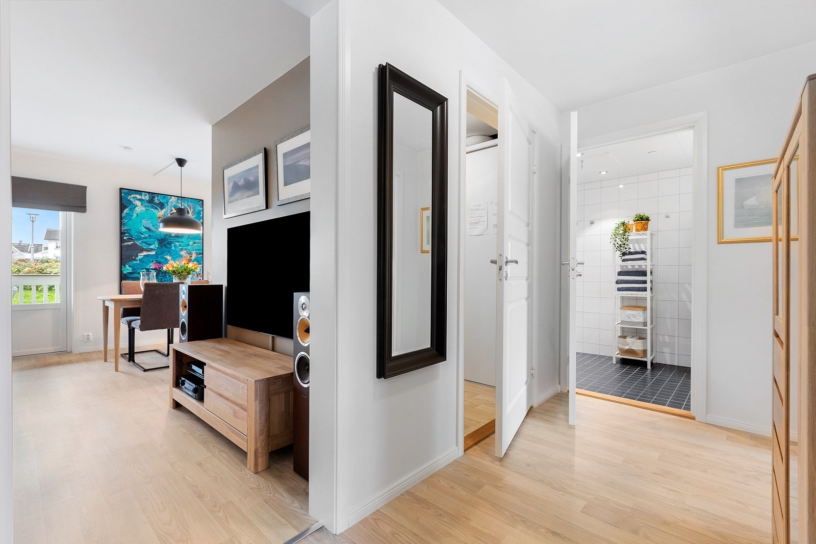 Leiligheten har alt på en flate, med enkel adkomst fra bakkeplan. Galleribilde